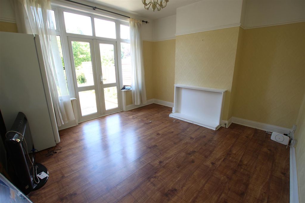 Property photo 3 of 12 Dining Room