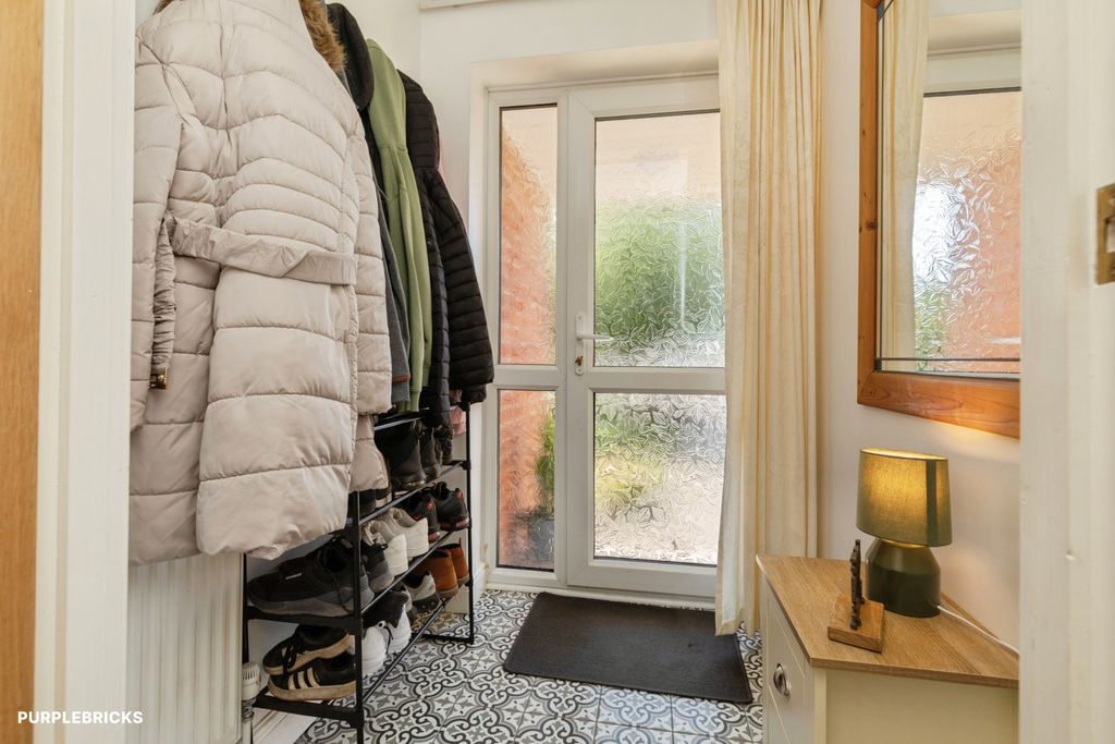 Property photo 2 of 27 Entrance Hall