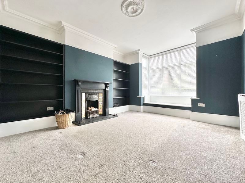 Property photo 2 of 15 Lounge