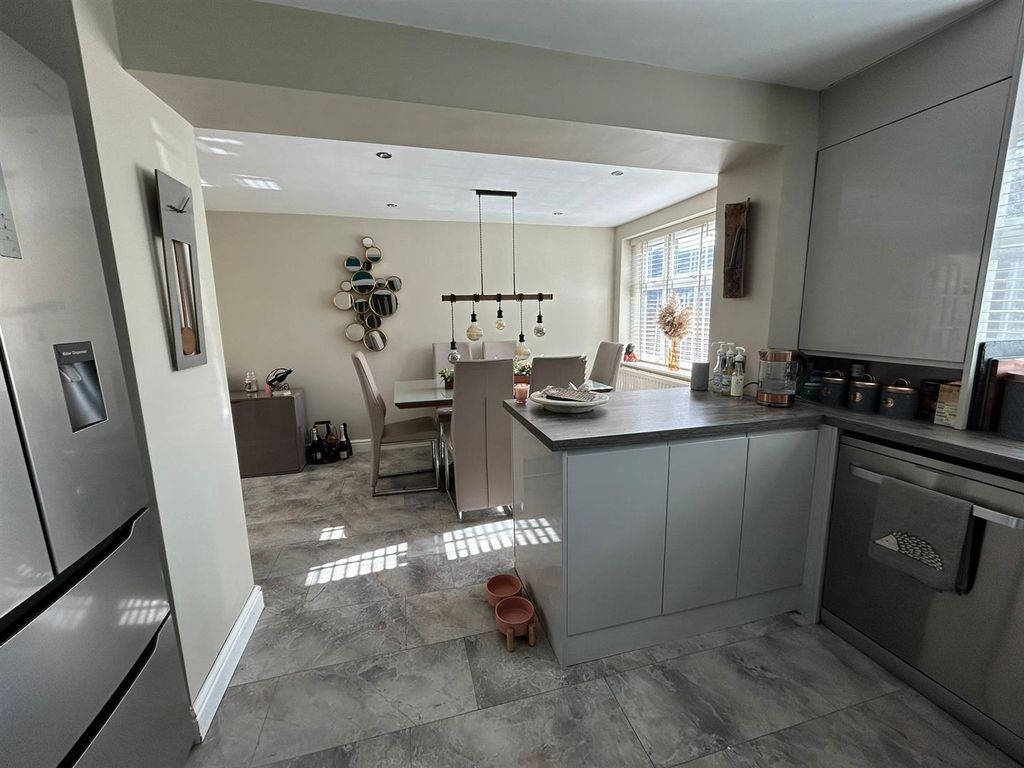 Property photo 2 of 14 Yt2.Jpg