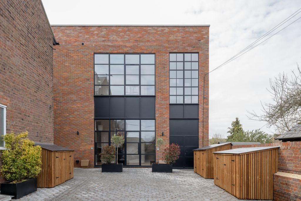 Property photo 2 of 23 332894 - 1Colliershouse_Highres-36.Jpg