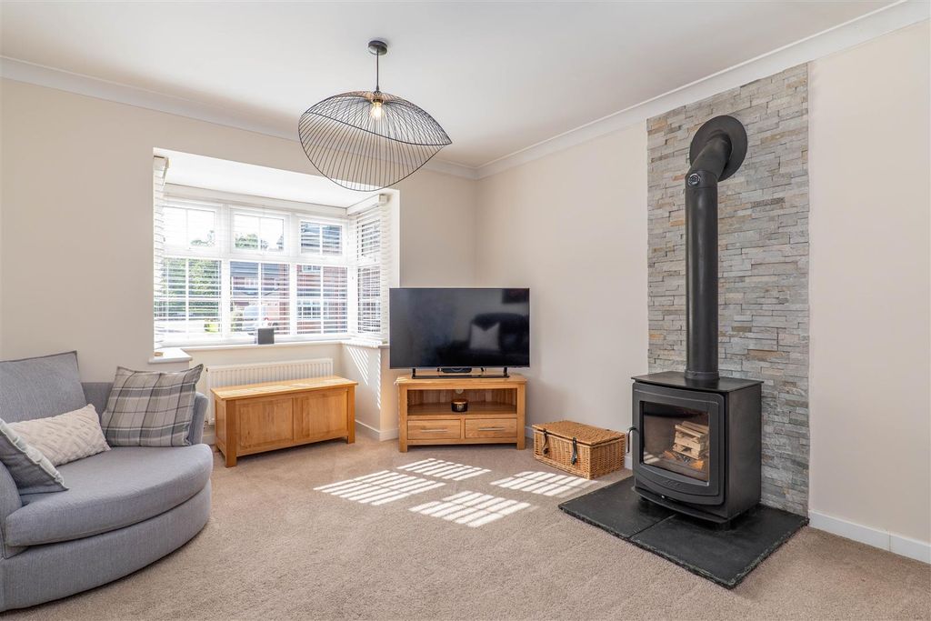 Property photo 2 of 39 Lounge