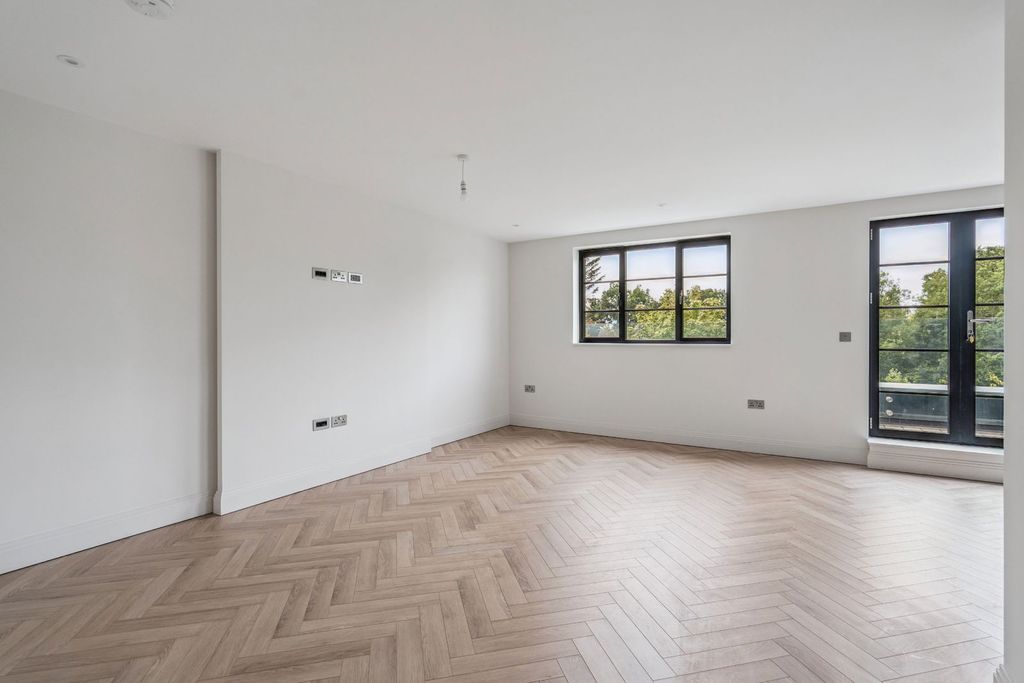 Property photo 3 of 24