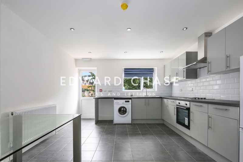 Property photo 1 of 12 Photo 8
