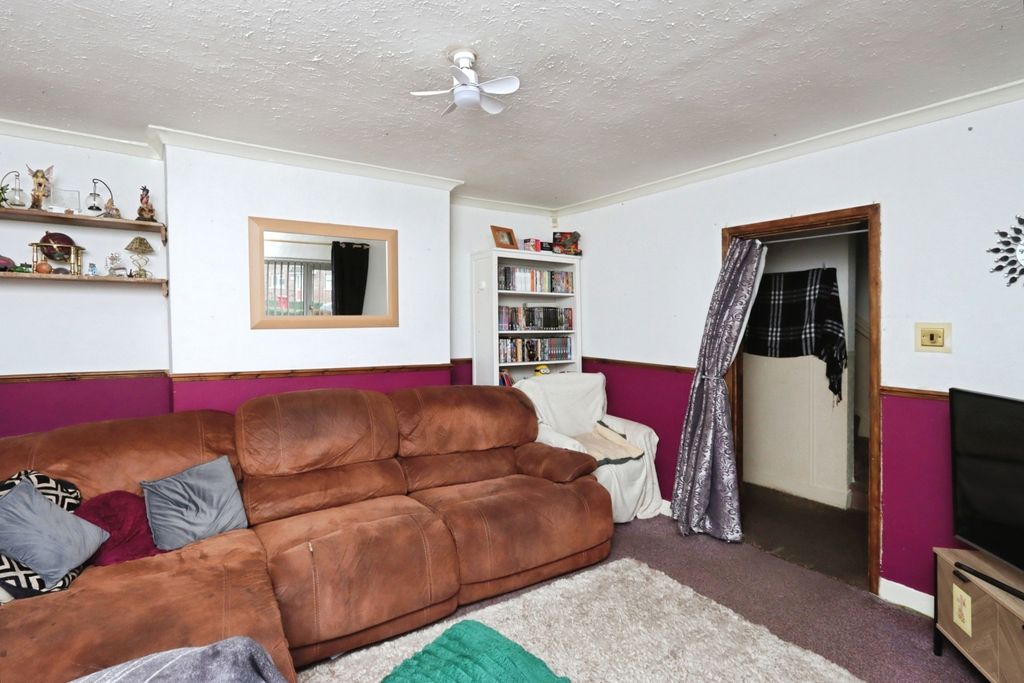 Property photo 3 of 17 Pbox-Img.Jpg