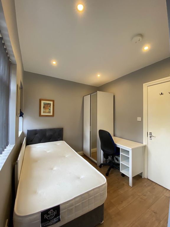 Property photo 1 of 8 Room D 1
