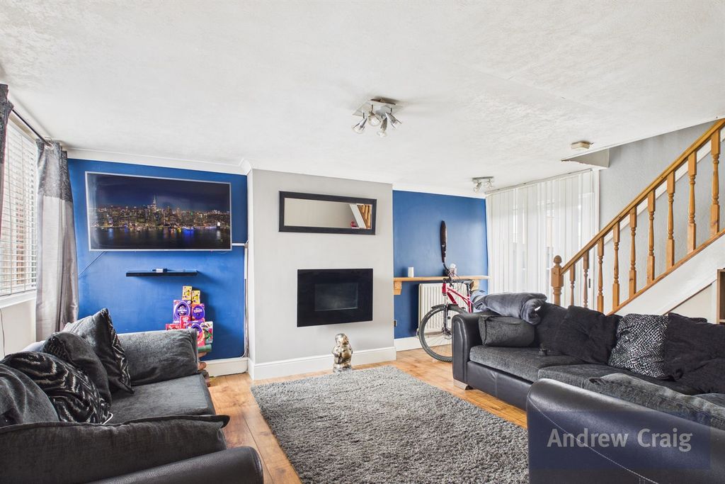 Property photo 3 of 10 Lounge