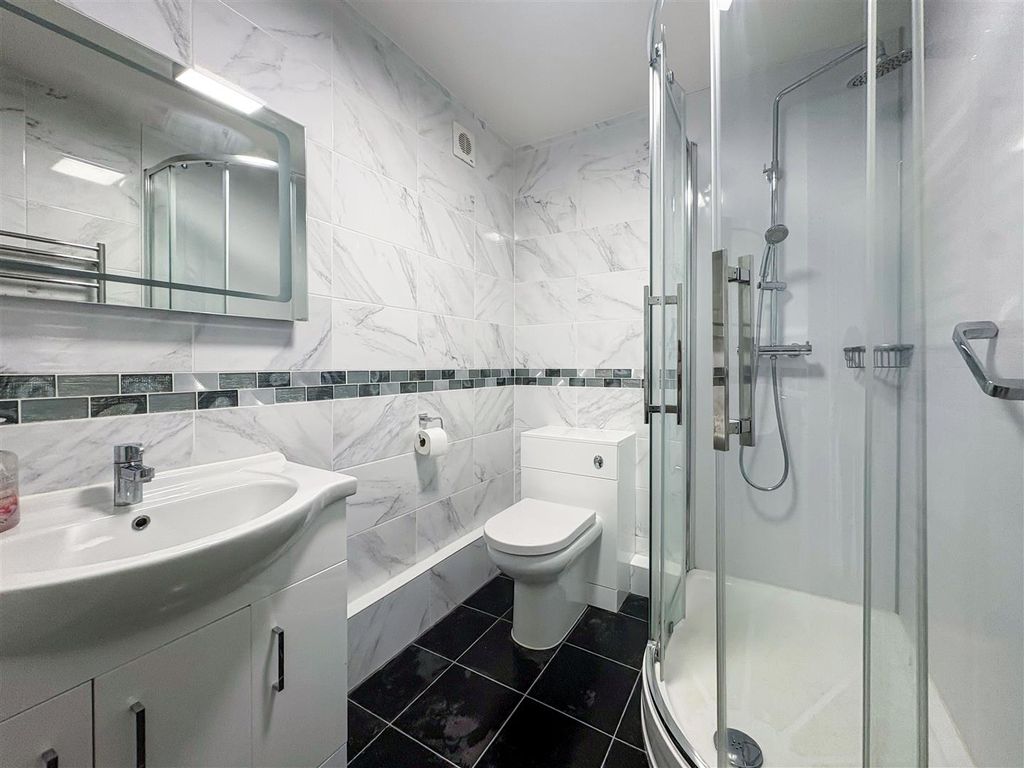 Additional image 15 of 2 bed flat for saleBeach Crescent, Littlehampton BN17