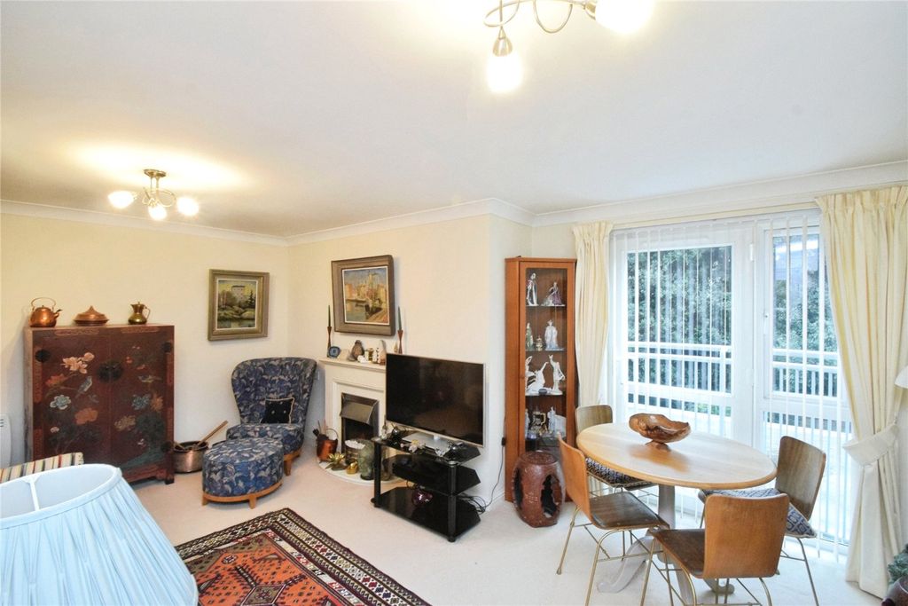 Property photo 1 of 13 Living Room