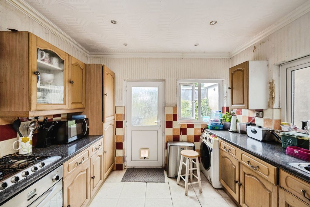 Property photo 3 of 10 Photo