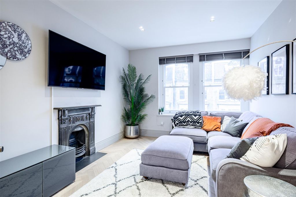 Property photo 2 of 15 Gunterstone Road-7.Jpg