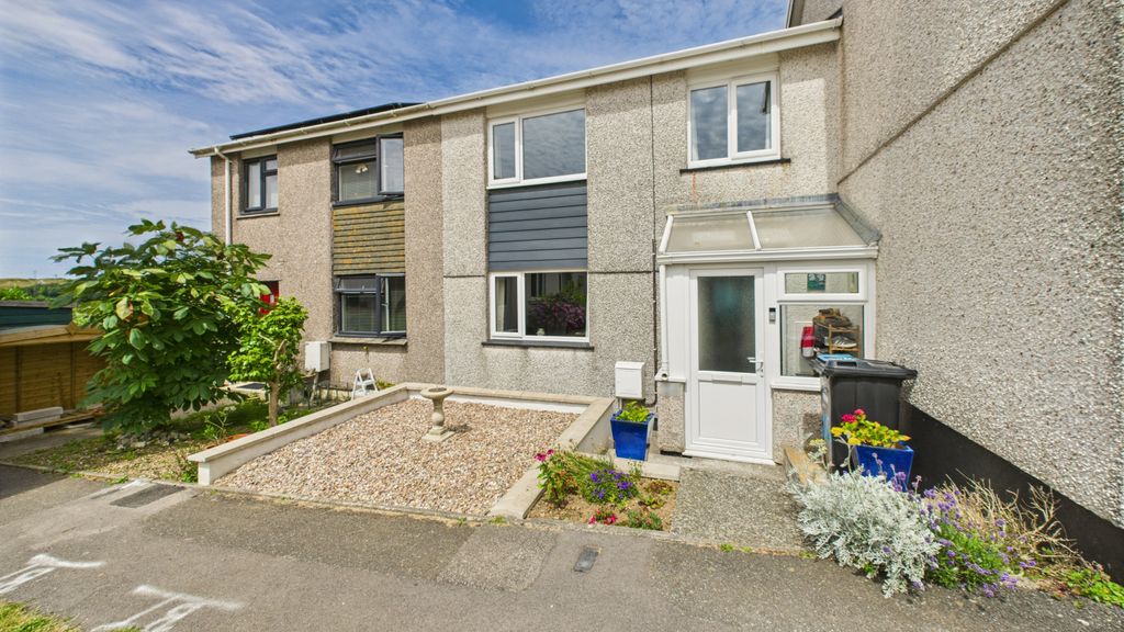 Property photo 1 of 18 3Â Bedroom Mid Terraced House For Sale