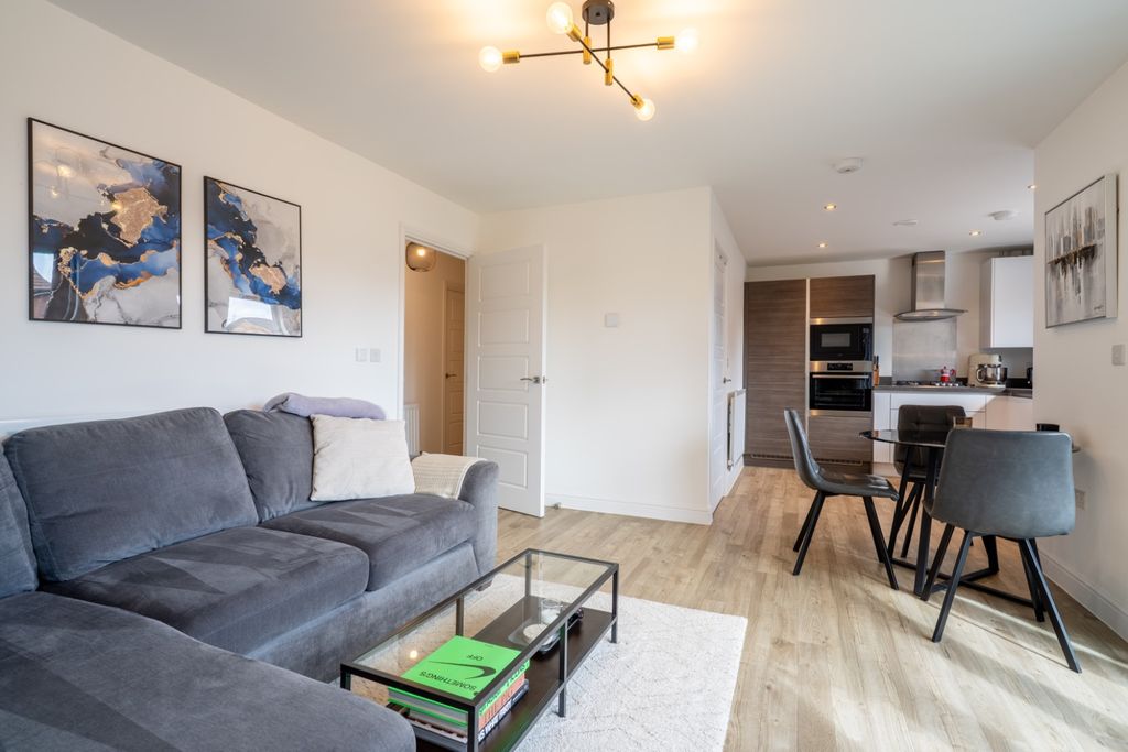 Property photo 2 of 16 5074683