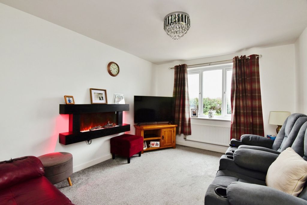 Property photo 3 of 17 Pbox-Img.Jpg