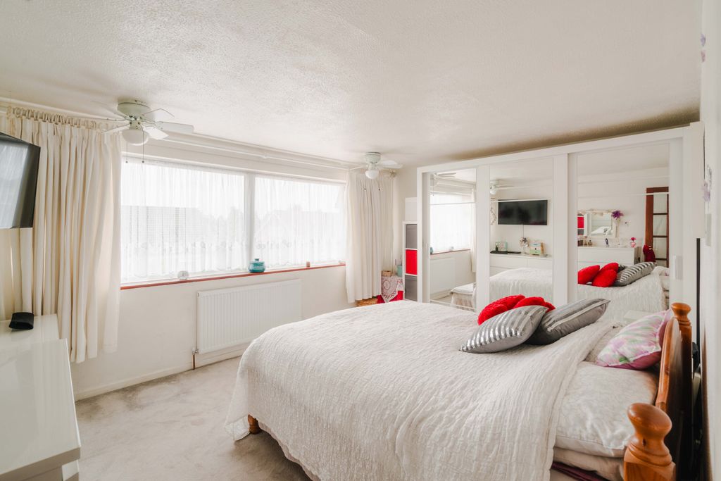 Property photo 1 of 18 1