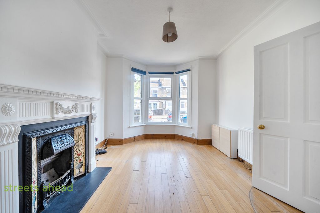 Property photo 2 of 15 5B060E7B-B98A-4F7...