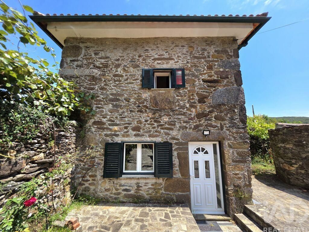 Property photo 2 of 40