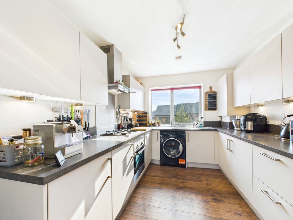 Property photo 3 of 9 Kitchen
