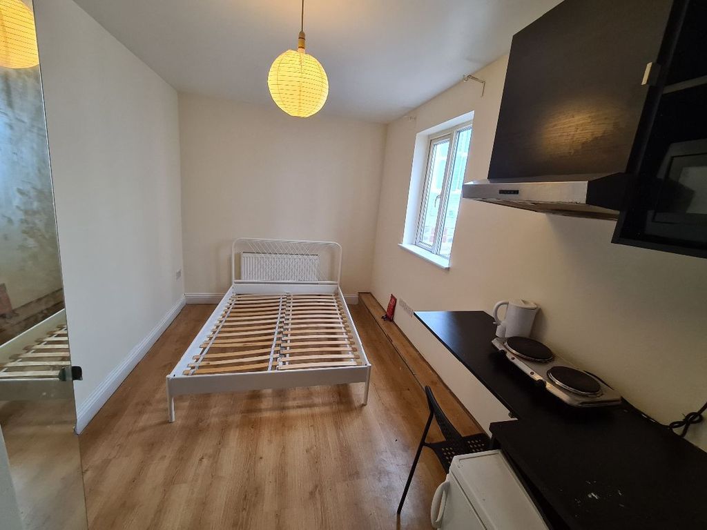 Property photo 1 of 2