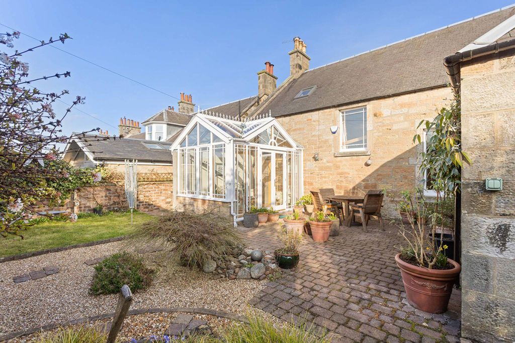 Property photo 2 of 39