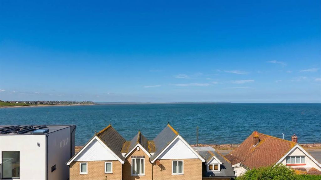 Property photo 2 of 42