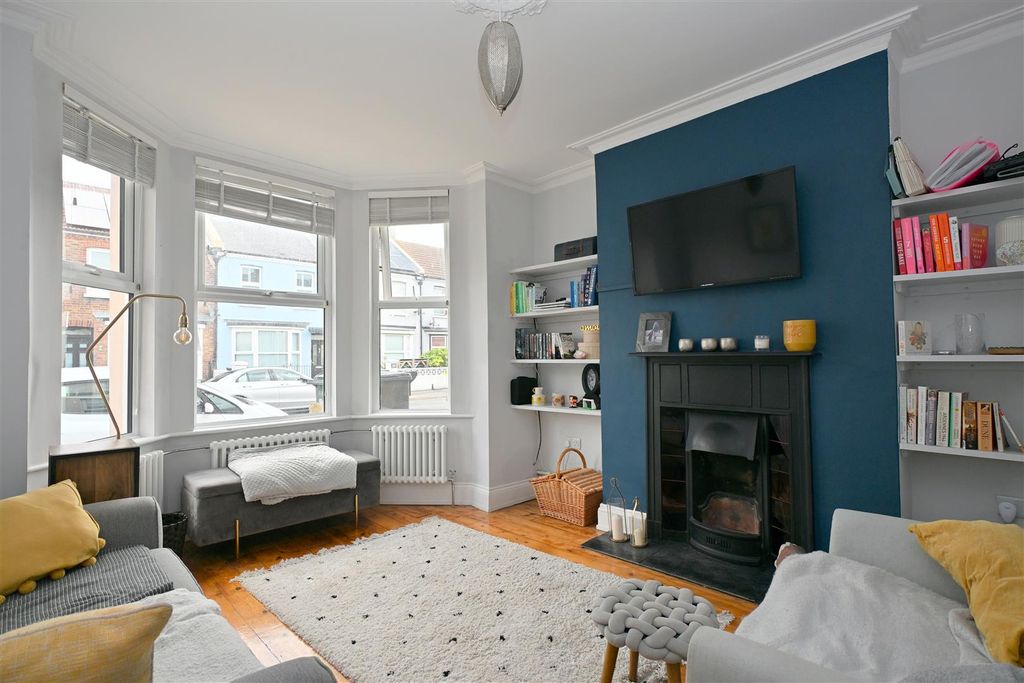 Property photo 2 of 11 Sitting Room