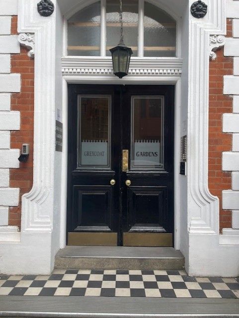 Property photo 1 of 4 Building Enterance