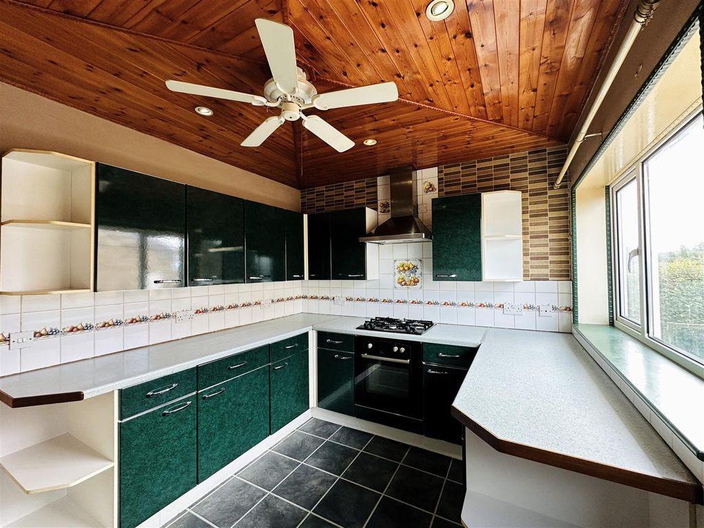 Property photo 3 of 16 Kitchen