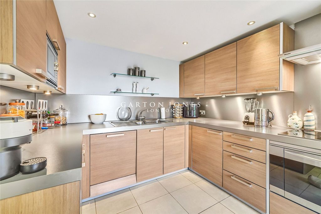 Property photo 2 of 14 Kitchen