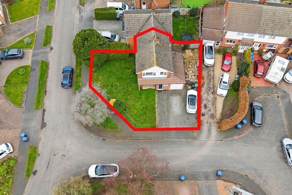 Property photo 2 of 18 Front (Exterior)