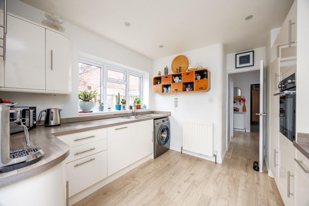 Property photo 3 of 13 Kitchen