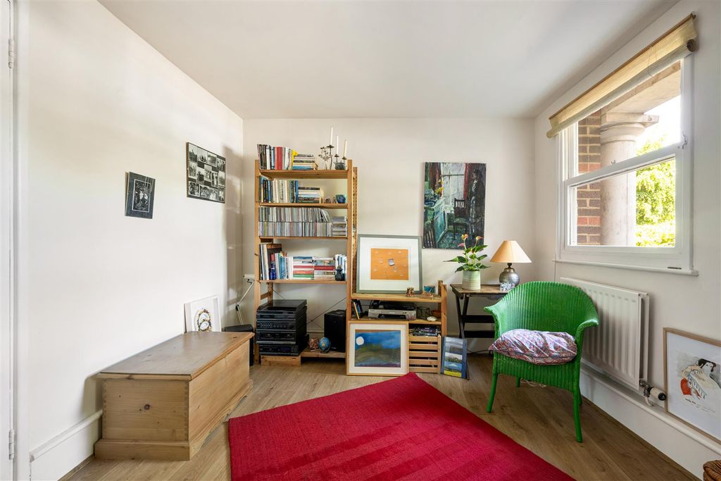 Property photo 3 of 23 Mothers Square, E5