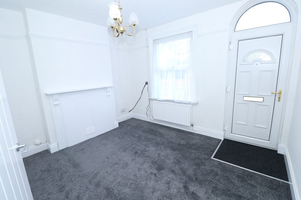 Property photo 3 of 11 Front Lounge