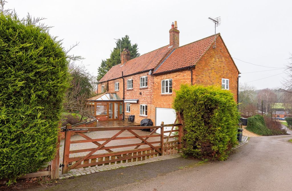 Property photo 2 of 39