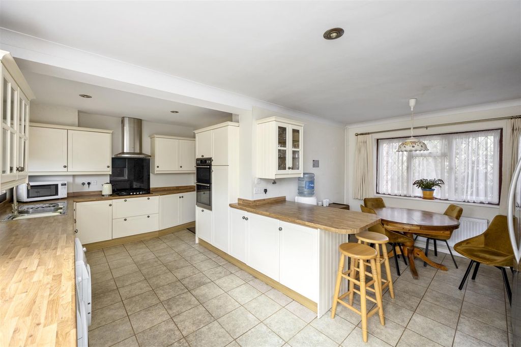 Property photo 3 of 22 Kitchen/Breakfast Room