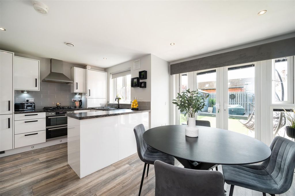 Property photo 2 of 17 Blackchapelroad64_013.Jpg