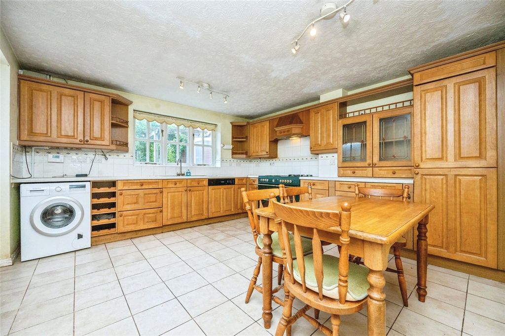 Property photo 2 of 18 Breakfast Kitchen