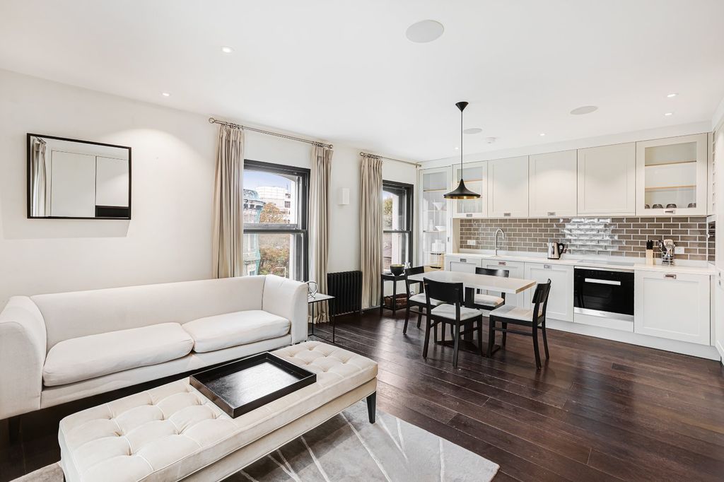 Property photo 1 of 10 Reception