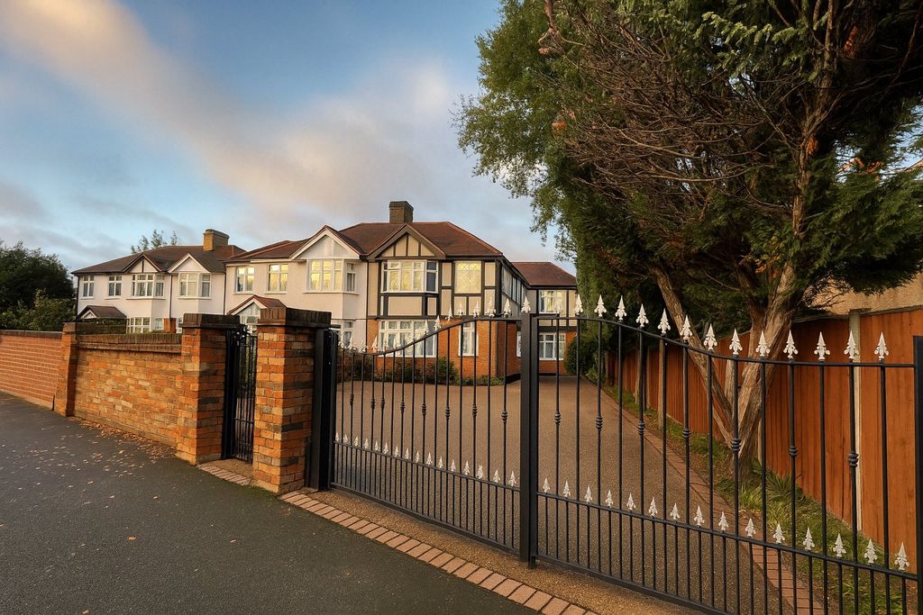 Property photo 1 of 12 Front Aspect