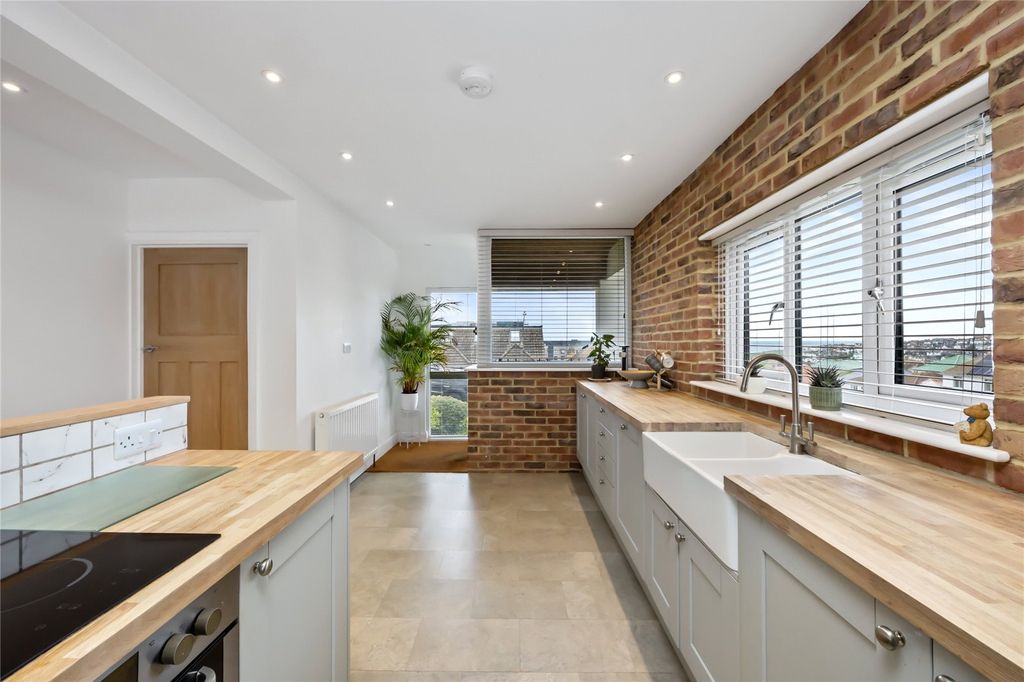 Property photo 3 of 37 Kitchen