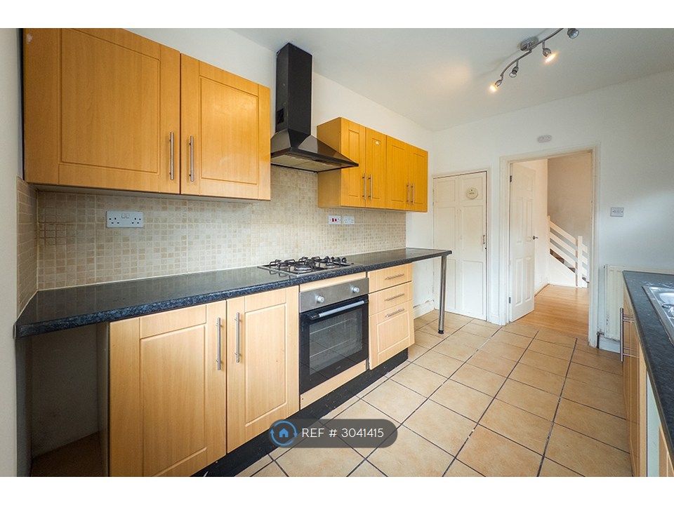 Property photo 2 of 18 Kitchen