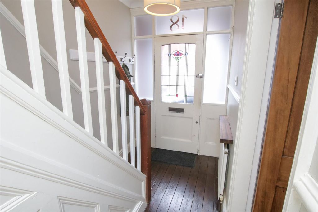 Property photo 2 of 25 Entrance Hall