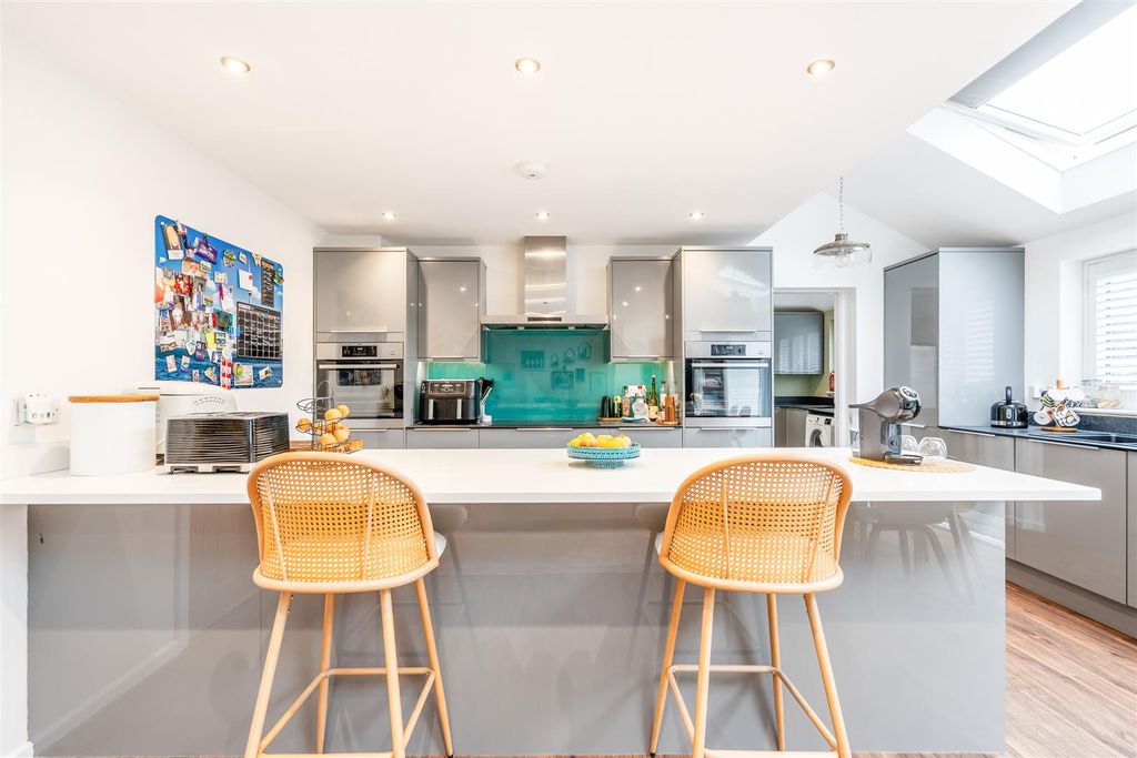 Property photo 3 of 19 60 Purnells Way_10.Jpg