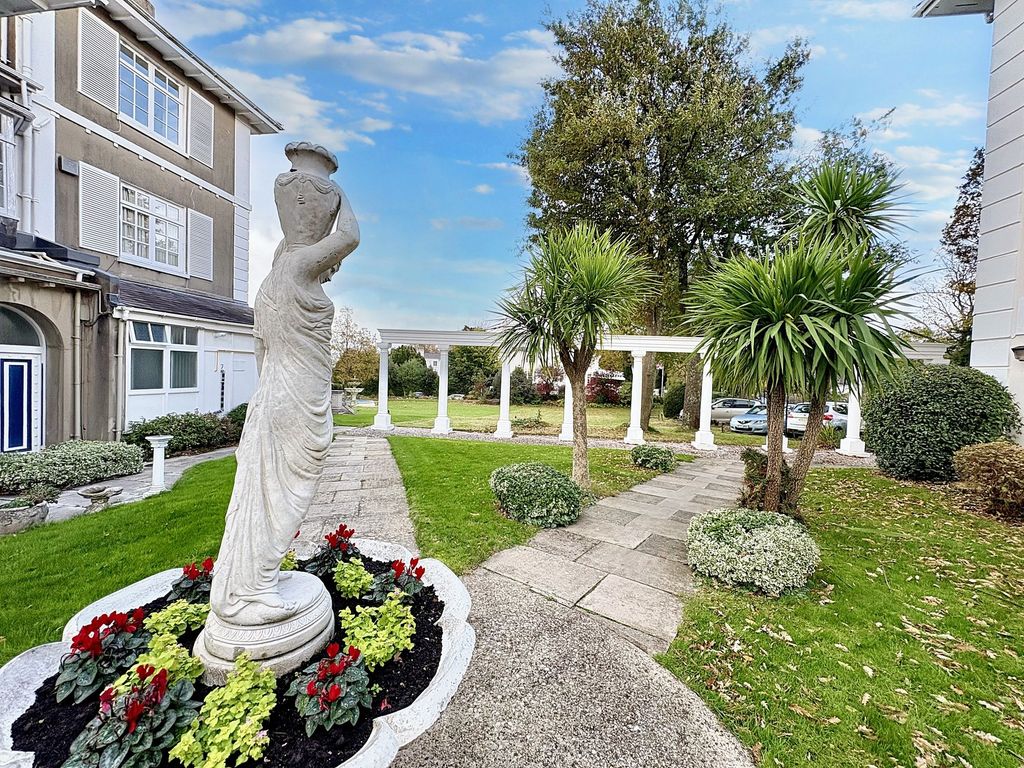 Property photo 2 of 25