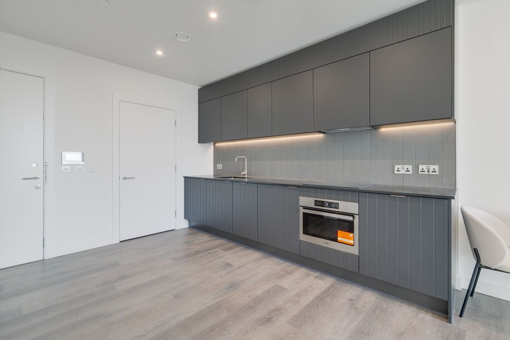 Property photo 2 of 10 332-Xavier-Buildi...