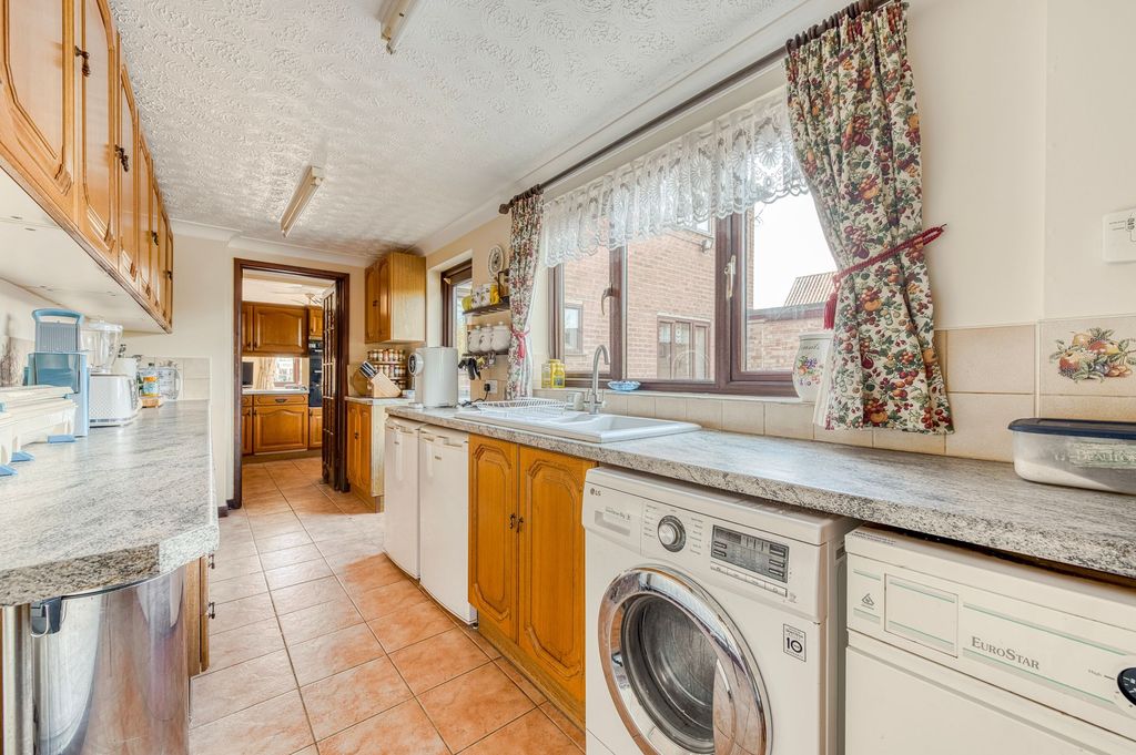 Property photo 2 of 23