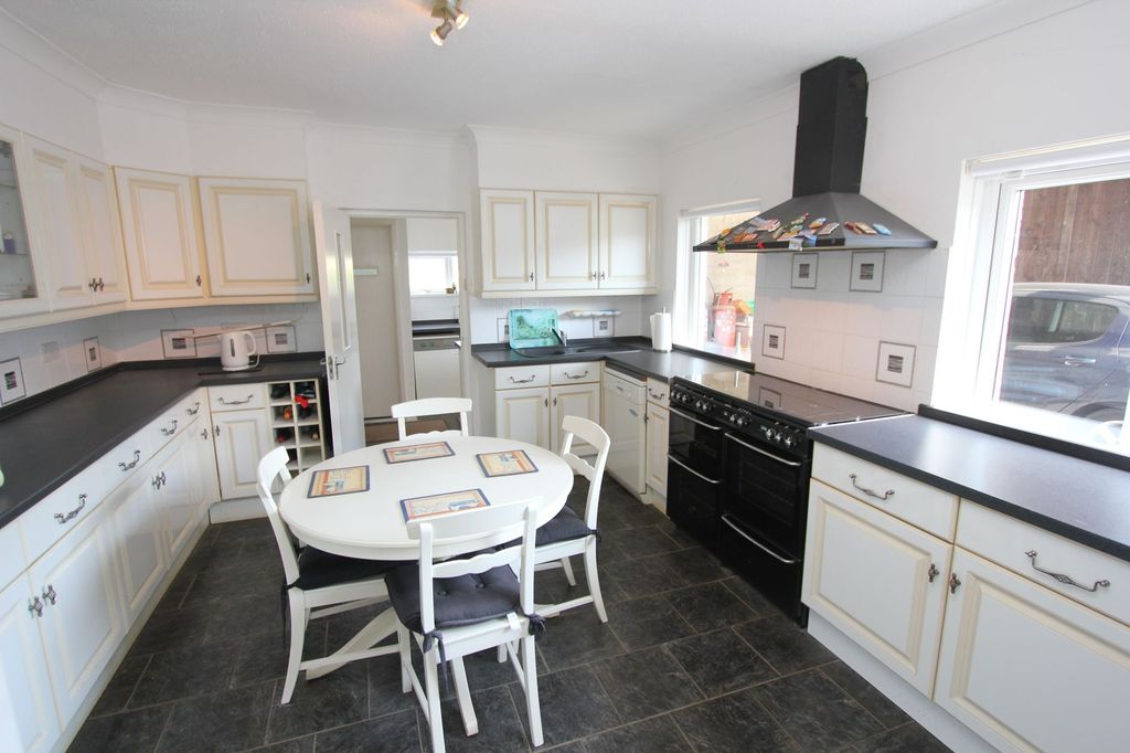 Property photo 3 of 36
