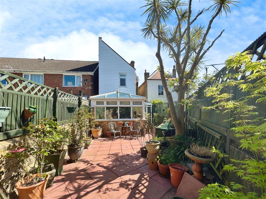 Property photo 2 of 22