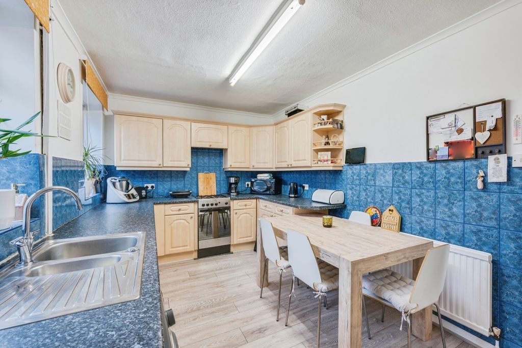 Property photo 3 of 17 Photo