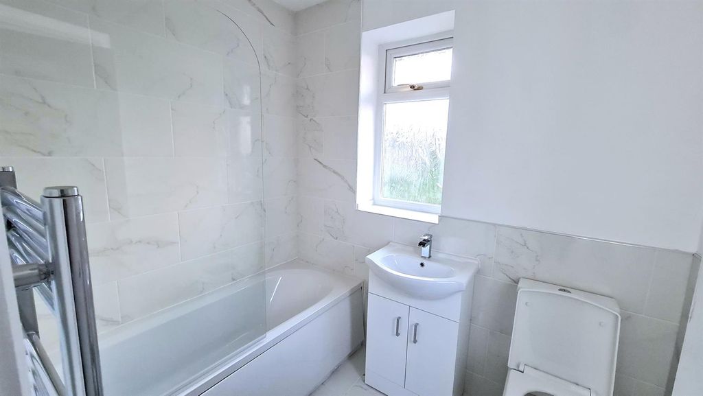 Property photo 2 of 8 Bathroom - 20220416_192448 (Copy).Jpg